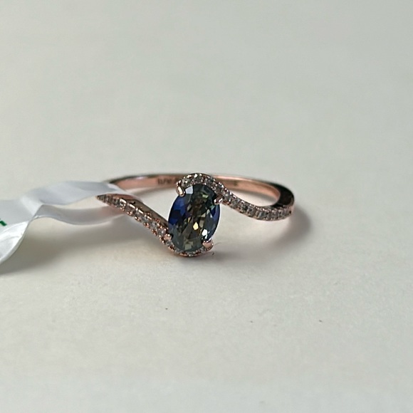 Lab Created Ring - Picture 4 of 7